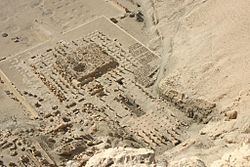 Archivo:Mentuhotep Deir el-Bahri