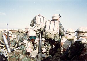 Archivo:Mortar Section, Weapons Platoon, B Company, 1st Battalion, 3d Marines in the Gulf War, February 1991