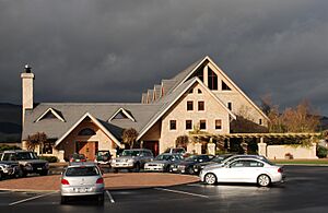 Archivo:Mud House winery restaurant, Waipara, Canterbury, New Zealand, June 2007
