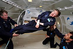 Archivo:Physicist Stephen Hawking in Zero Gravity NASA