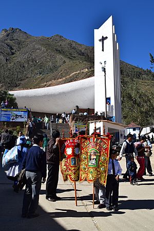 Archivo:Procession, Muruhuay, Peru