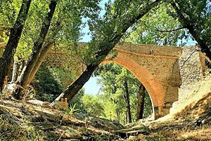 Archivo:Puente de la Tableta, en Válor (Granada)