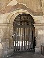 Puerta en esviaje León Catedral Claustro