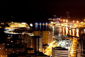 Archivo:Puerto de Málaga 7