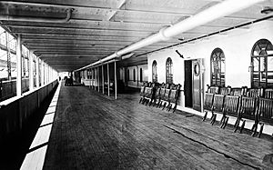 Archivo:RMS Olympic promenade deck