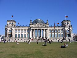 Archivo:Reichstag exterior 317
