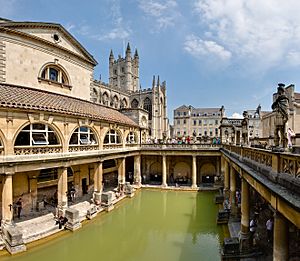 Archivo:Roman Baths in Bath Spa, England - July 2006