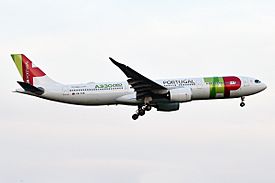 TAP Air Portugal, CS-TUB, Airbus A330-941 (49592510588).jpg