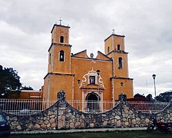 Templo dedicado a San Pedro Apóstol en Sotuta.jpg