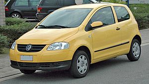 Archivo:Volkswagen Fox - yellow