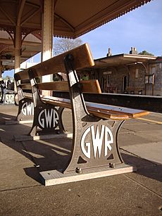 Archivo:Yatton Stn GWR seat