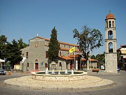 Главная площадь в Litochoro (43224123310).jpg