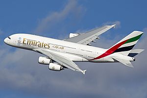 Archivo:A6-EDY A380 Emirates 31 jan 2013 jfk (8442269364) (cropped)