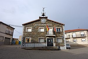 Archivo:Ayuntamiento de Robleda