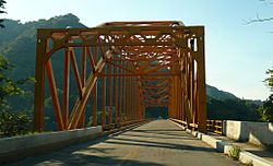 Archivo:Bridge near Tenosique
