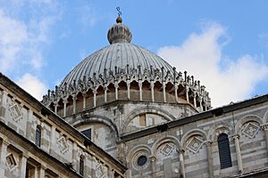 Archivo:Cúpula de la catedral de Pisa. Exterior. 02