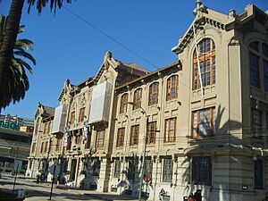 Archivo:Casacentralpucv