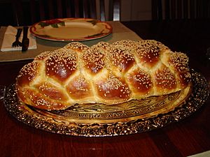 Archivo:Challah Bread Six Braid 1