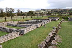 Archivo:Chesters Roman fort barracks
