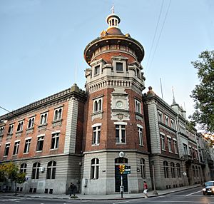 Archivo:Cuartel Centenario fachada