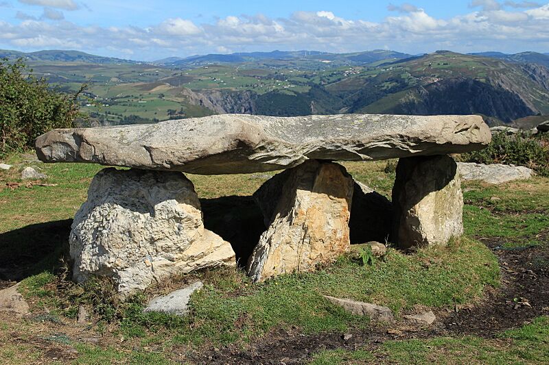 Dolmen de Merias (Tineu) (3)