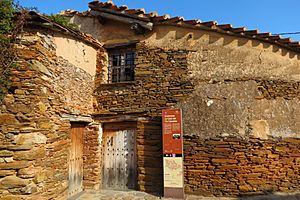Archivo:Ecomuseo Casa del Tío Cáscoles en Romangordo (Cáceres), (España)