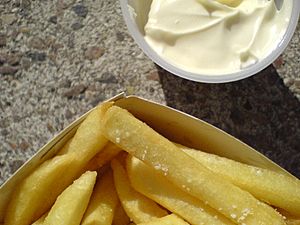 Archivo:Flickr - cyclonebill - Pommes frites med salatmayonnaise (1)