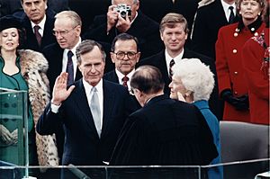 Archivo:George H. W. Bush inauguration