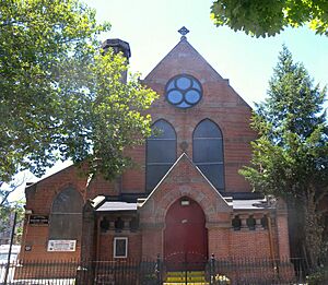 Archivo:George Prot Episc Ch 800 Marcy Av jeh