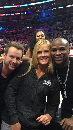 Archivo:Holly Holm and Floyd Mayweather