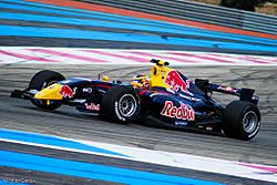 Archivo:Jean-Éric Vergne Carlin 2011 Formula Renault 3.5 Series Circuit Paul Ricard Warmup lap