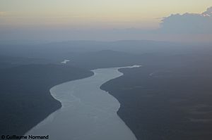 Archivo:Mahury river (10330322065)
