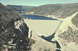 Archivo:Mcphee Dam and Reservoir
