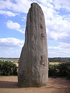 Archivo:Menhir in Saint-Macaire-en-Mauges