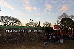 Archivo:Misiones - Plaza Gral. San Martín (Gobernador Roca)