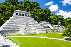 Archivo:Palenque temple 2
