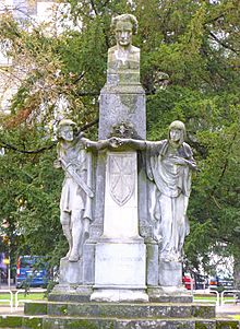 Archivo:Pamplona - Monumento a Francisco Navarro Villoslada 1