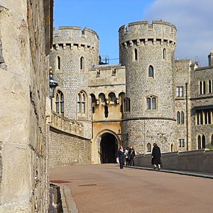 Archivo:Puerta normanda del castillo de Windsor