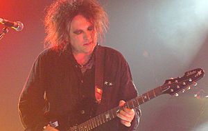 Robert Smith of The Cure live in Singapore 1 August 2007.jpg
