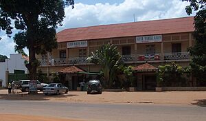 Archivo:SUPER MARCHE RAYAN - panoramio