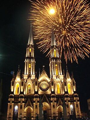 Archivo:Santuario es iluminado