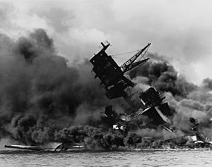Archivo:The USS Arizona (BB-39) burning after the Japanese attack on Pearl Harbor - NARA 195617 - Edit