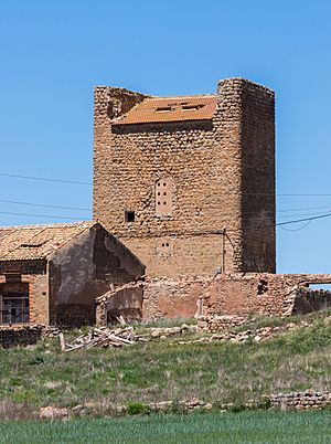 Archivo:Torre, Villanueva de Zamajón, Soria, España, 2017-05-23, DD 54