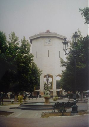 Archivo:Torreón en el jardín principal de la ciudad de Torreón, Coahuila