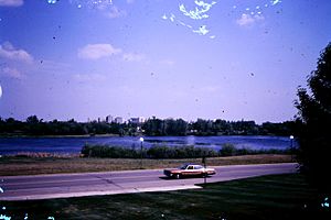 Archivo:Wascana Lake from the Legislative building in the 70s