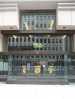 Archivo:World Bank building's entrance