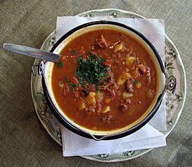 2009-09-gulasch-pörkölt-paprikas-3.jpg