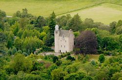 Archivo:Abergeldie Castle - geograph.org.uk - 253475 (cropped)