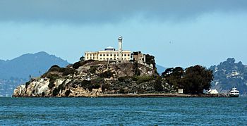 Archivo:Alcatraz Island photo D Ramey Logan