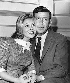 Archivo:Andy Griffith and Sue Ane Langdon, Andy Griffith Show 1962